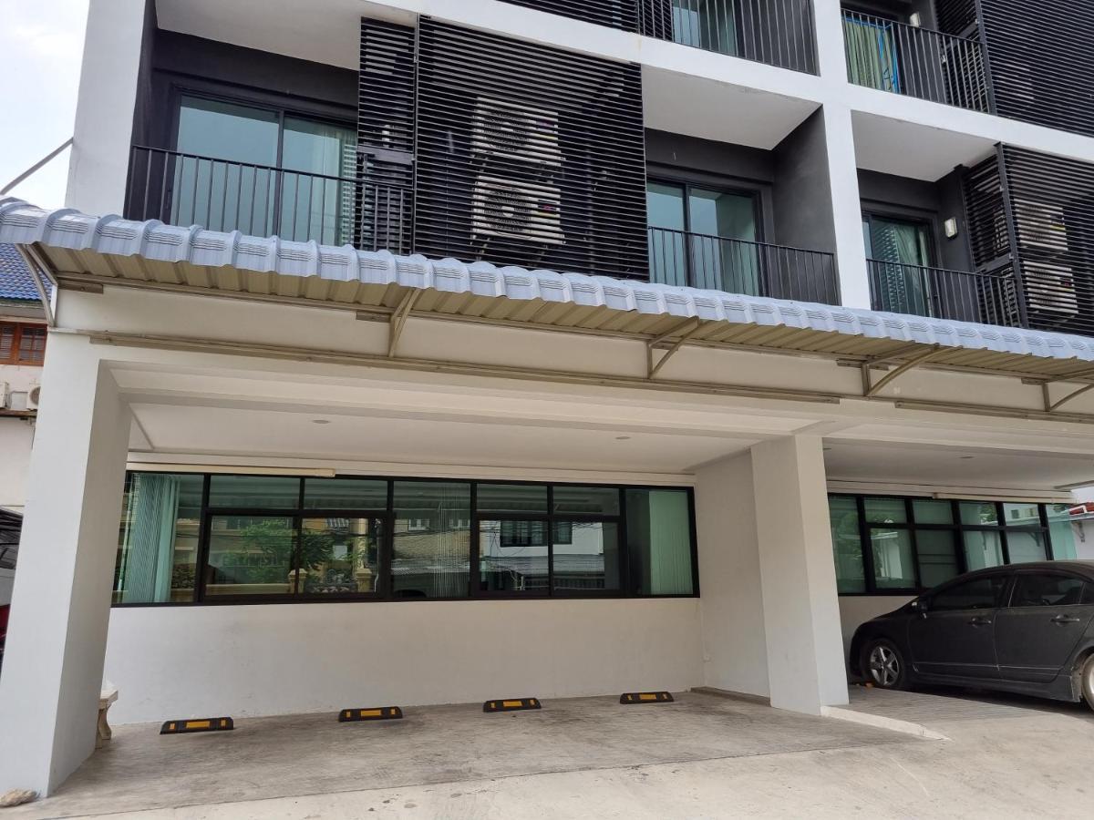 Tiara Place Банкок Екстериор снимка