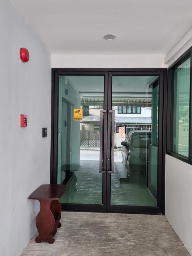 Tiara Place Банкок Екстериор снимка