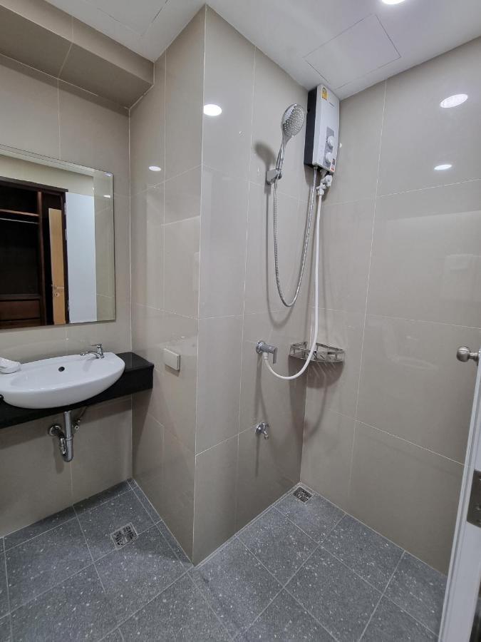 Tiara Place Банкок Екстериор снимка